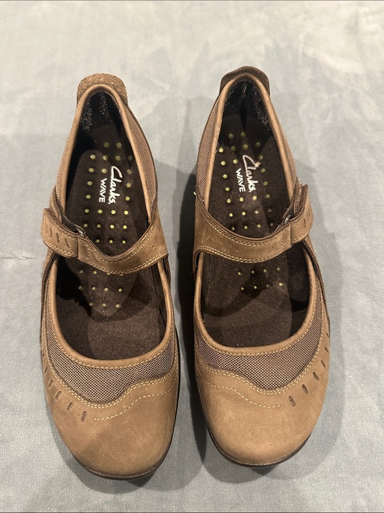 Clarks Shoes - Clarks Wave Mary Jane Flats in Sage Green
